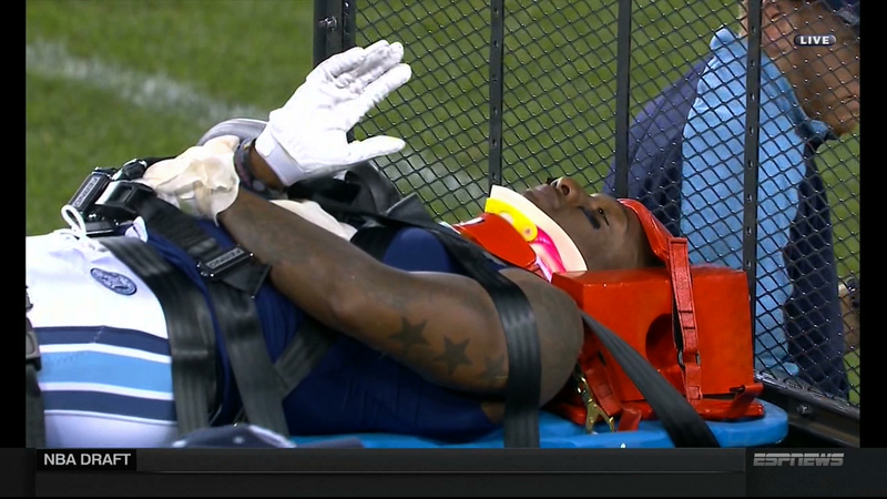 Illustration for article titled CFL Player Jermaine Gabriel Carted Off After Blow To The Head